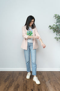Perfectly Paired: Bloat-Friendly Jeans to Match with Your Favorite Tops this Spring