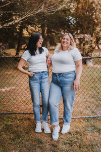 Why Traditional Jeans Don’t Work for Apple and Rectangular Body Shapes (And What to Look for Instead)