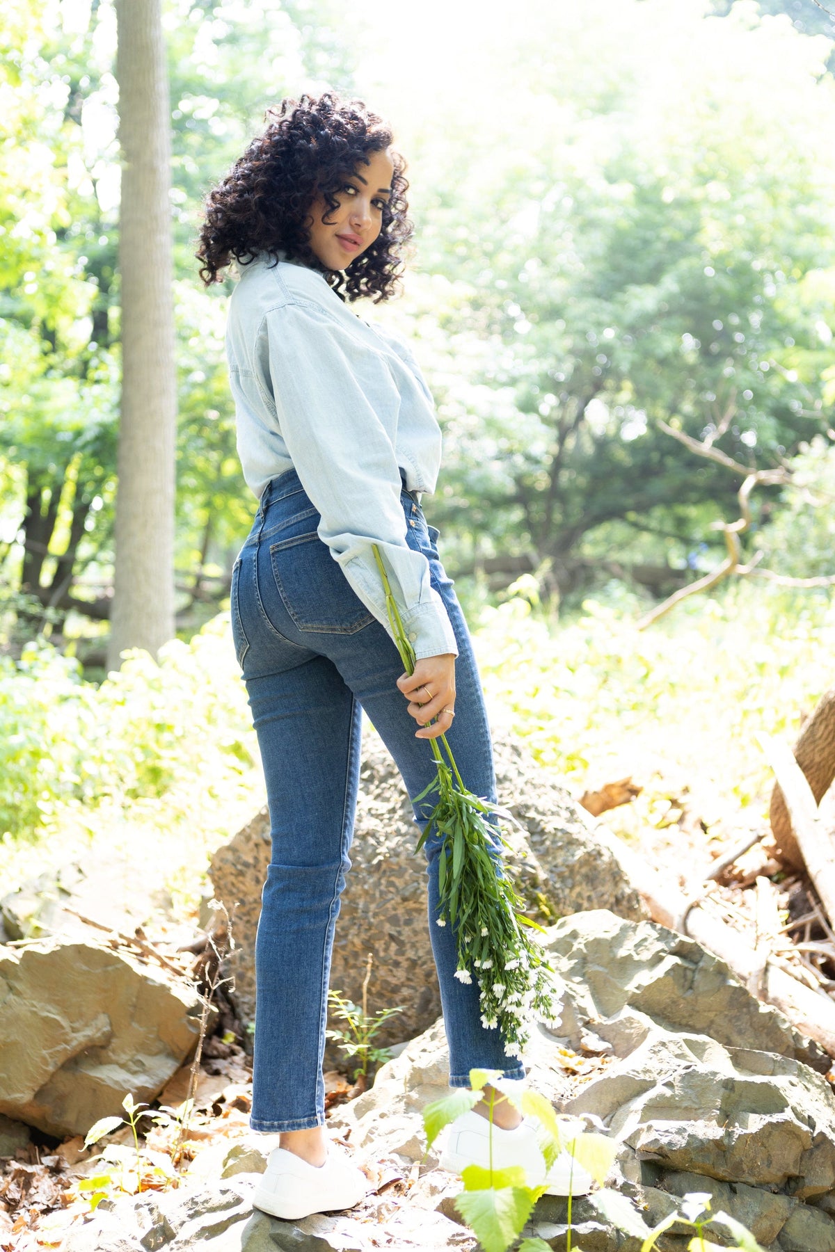 Best Bloat-Friendly Jeans for Fall 2025 + Outfit Inspiration